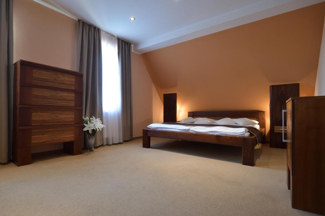 Hotel Villa Romantica Колин Экстерьер фото
